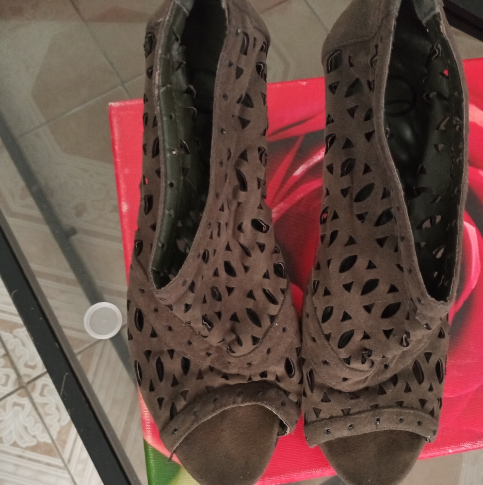 Apple 🍎 bottom high heel shoes